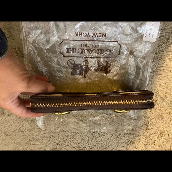 Coach Double buckle Wallet - Picture 4 of 9